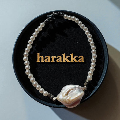 Perlové jazero – ručne robený náramok s riečnou perlou, perleťou a hematitom | Harakka Jewls