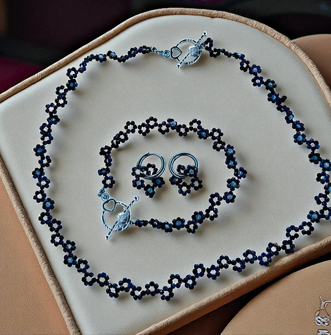 Set Rubínový Sen – tmavočervený šperk z brúsených korálkov s náhrdelníkom, náramkom a náušnicami z chirurgickej ocele Harakka Jewls