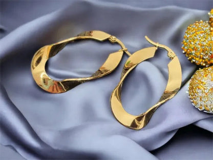 Earrings - Elegance and Luxury for Every Occasion oval earrings in gold finish 1000034