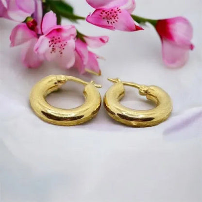 Gold earrings made of surgical steel - simple elegance Evita earrings 2 cm in gold finish 1001013