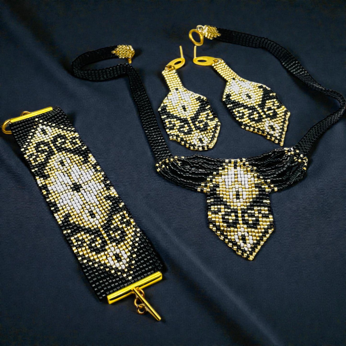 Black and gold set "Strength of the Family"