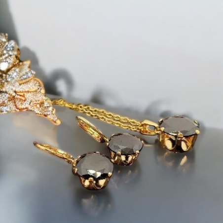 Gold surgical steel set - dangling earrings and pendant with black stones

 set with black stones in gold design 1002326