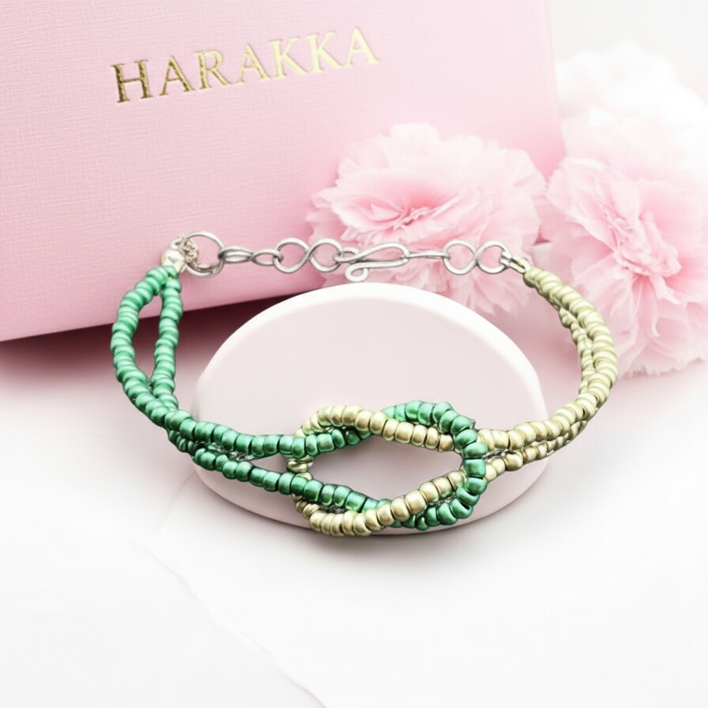 Ručne robený náramok z korálikov v zeleno-zlatej kombinácii – Harakka Jewls