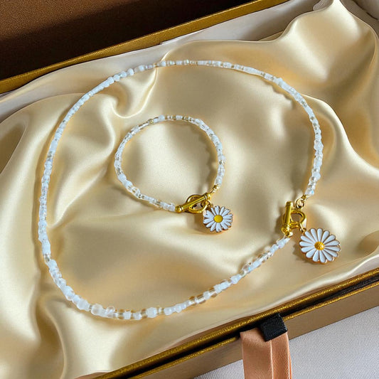 Set Margarétka – necklace and bracelet made of glass beads
 HS789