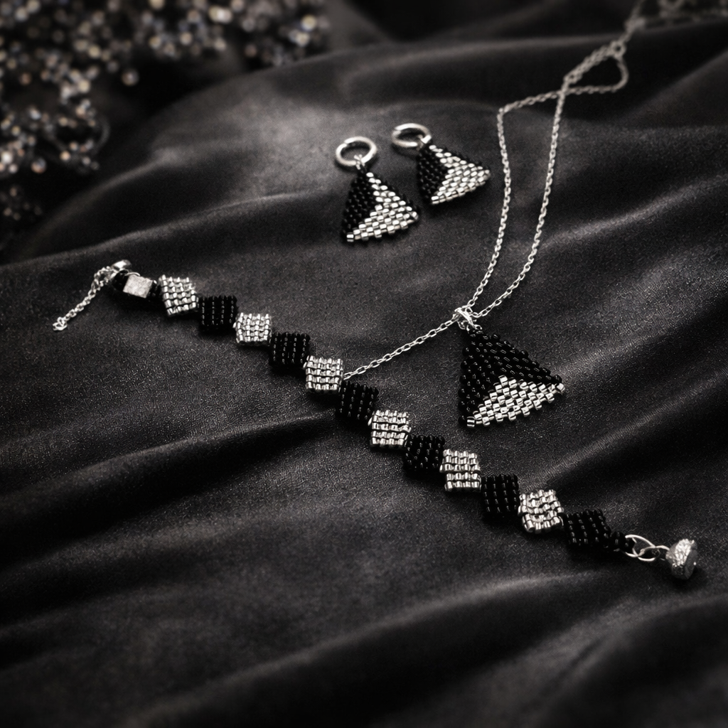 Ručne robený čierno strieborný set šperkov s geometrickým vzorom Harakka
