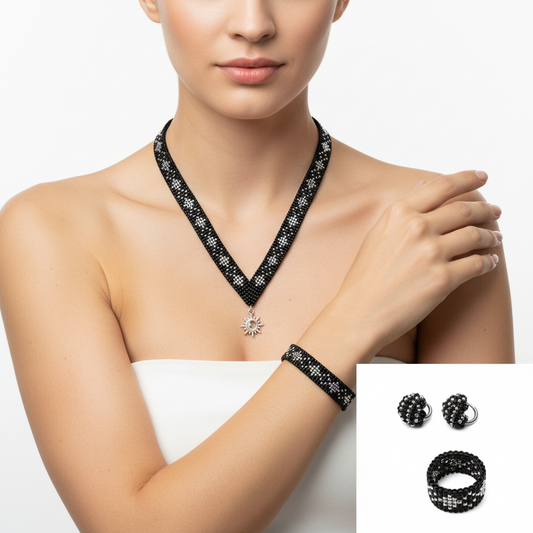 Ručne robený čierny šperkový set zo sklenených korálok so slnečným príveskom