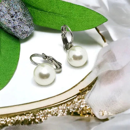  Strieborné visiace náušnice s perličkou z chirurgickej ocele – Harakka Jewls