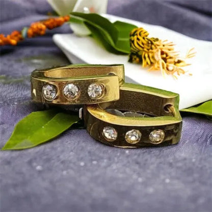 Valencia – gold hoops with three cubic zirconia stones made of surgical steel