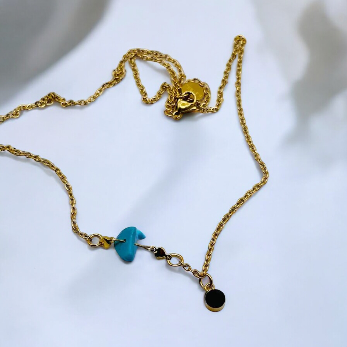 Chain with Turquoise and Contrasting Detail - Simplicity and Style pendants R43