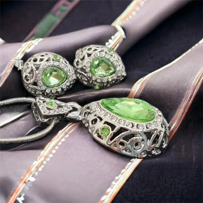 Set Vintage Green – náušnice a prívesok so zeleným kamienkom v starostriebornom prevedení, Harakka Jewls

