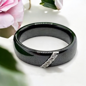 Ring Daša – black ceramic ring with mother-of-pearl and stones | HARAKKA JEWLS