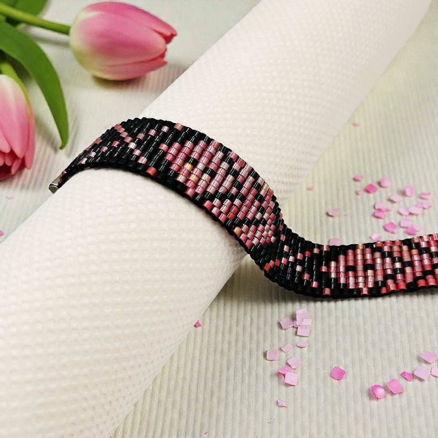 Ručne tkaný náramok – Tichá vášeň