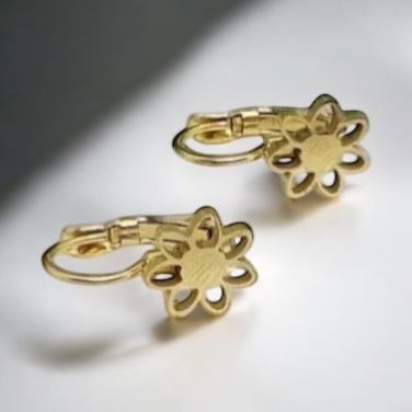 Golden Flowers – children's earrings made of surgical steel with white stones | Harakka Jewls