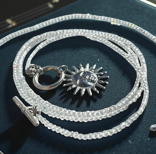 Set Slnečné spojenie – náhrdelník a náramok s príveskom Slnka a Mesiaca z chirurgickej ocele, priesvitné korálky Harakka Jewls