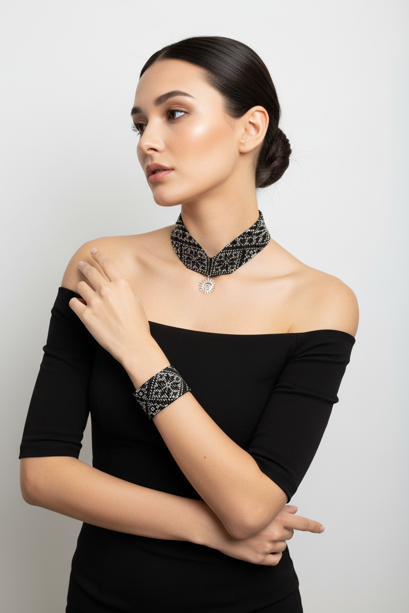 čierno strieborný set so symbolom slnka ručne šitý šperk Harakka Jewls