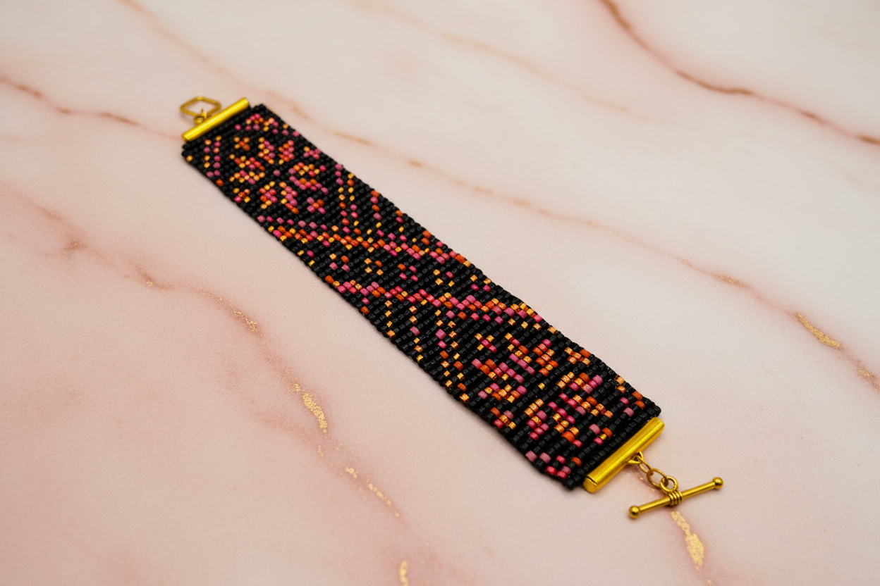 široký čierno oranžovo ružový náramok slovanský ornament Harakka Jewls