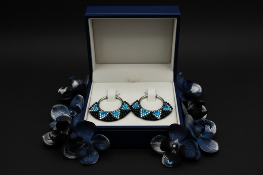 čierno modré korálkové náušnice handmade Harakka Jewls