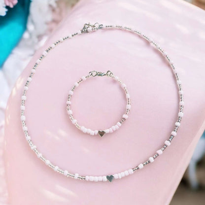 Set Pink SH1 – Mokoša touch

 Handmade jewelry set made of pink glass beads and surgical steel - necklace and bracelet
