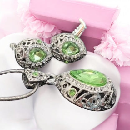 Set Vintage Green – náušnice a prívesok so zeleným kamienkom v starostriebornom prevedení, Harakka Jewls

