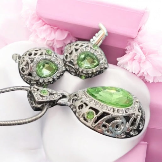 Set Vintage Green – náušnice a prívesok so zeleným kamienkom v starostriebornom prevedení, Harakka Jewls

