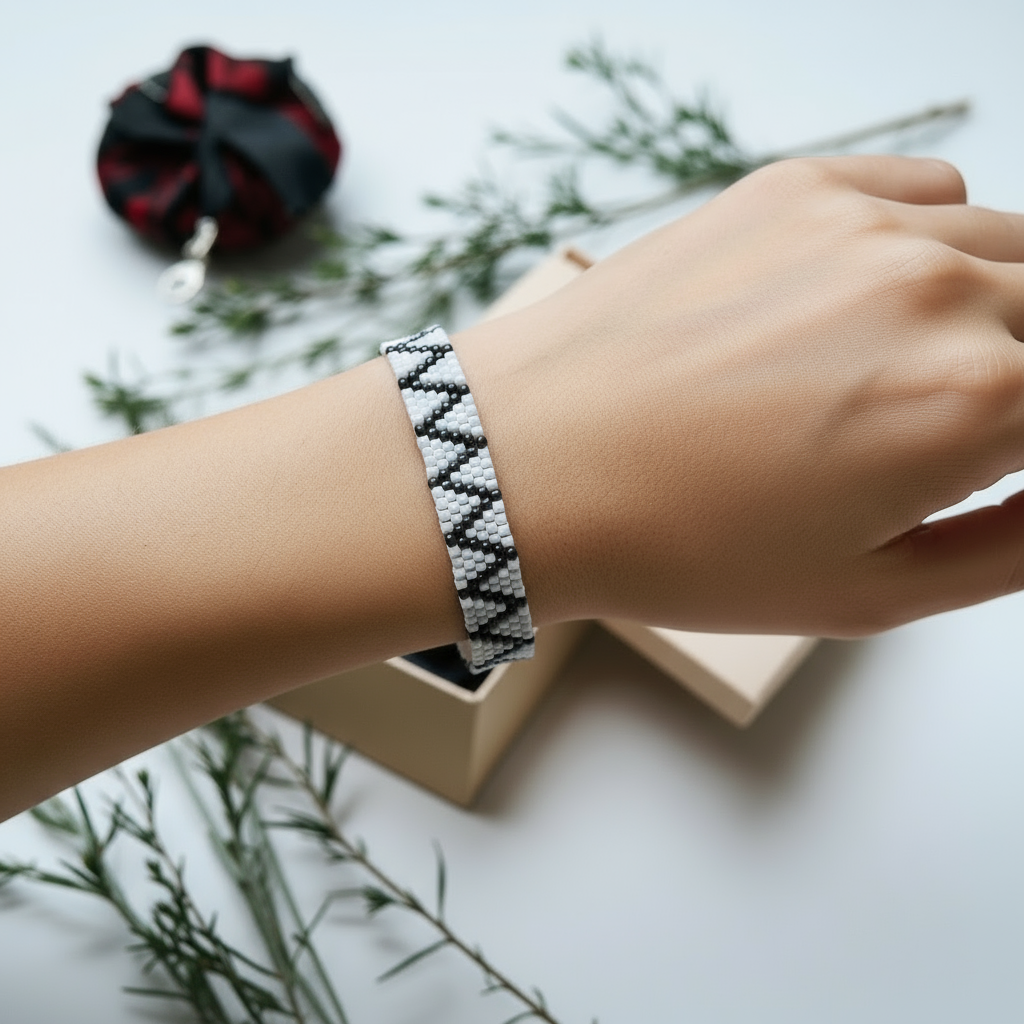 Set Rovnováha S422 – bielo-čierny tkaný náramok