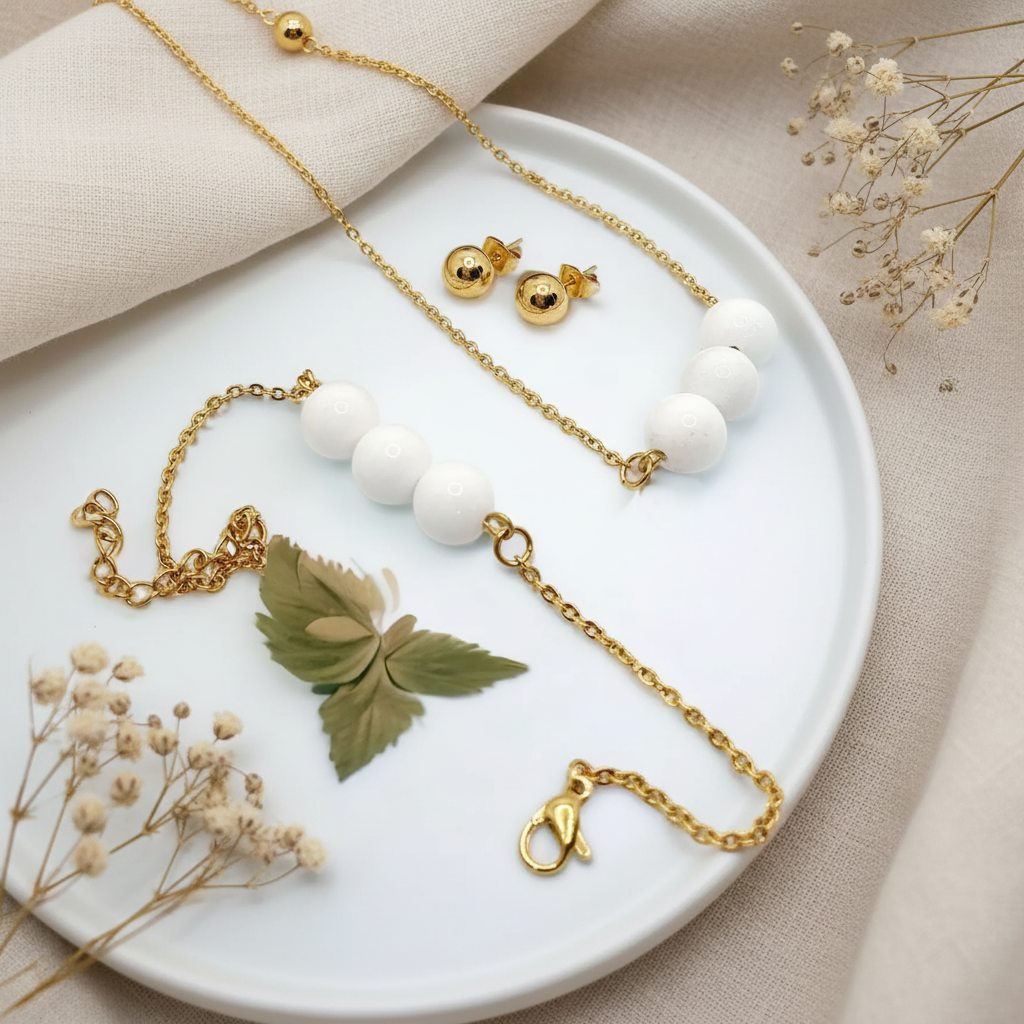 Harakka Jewels – Biele guľôčky zlatý set