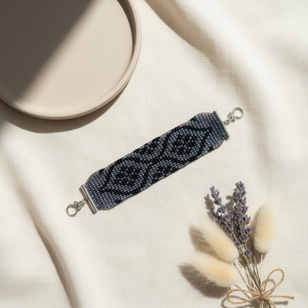 Harakka Jewels – náramok luxusné pozadie