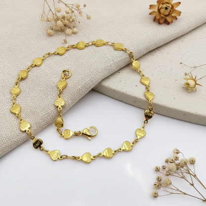Harakka – Love Heart zlatý náhrdelník flat lay