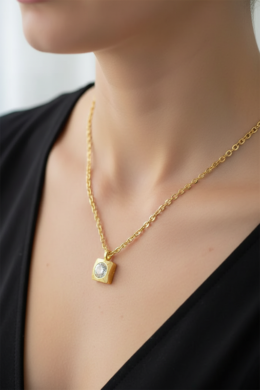Harakka model neck gold flower pendant necklace