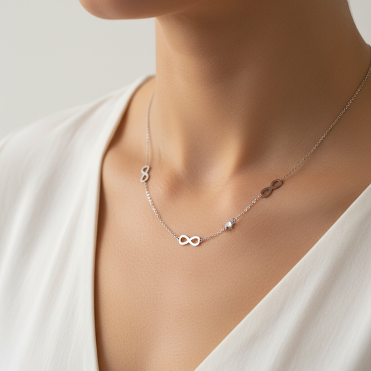 Harakka – modelka detail krku