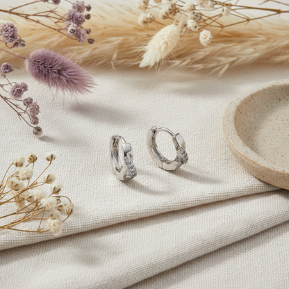 Flat lay – náušnice Nekonečno