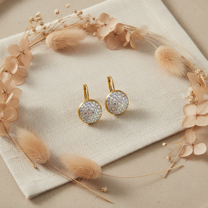 Flat lay – náušnice Harakka Jewels