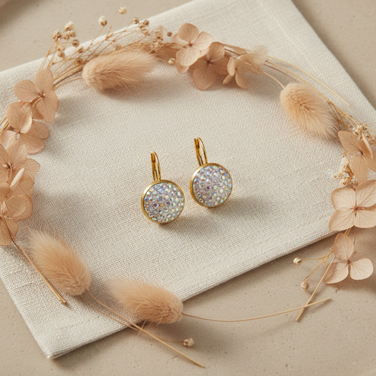 Flat lay – náušnice Harakka Jewels