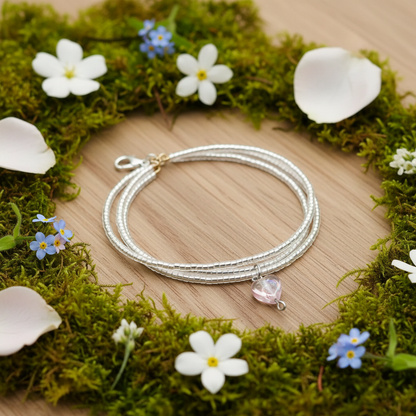 Náramok White N305 – prírodné pozadie, drevo a kvety | Harakka Jewls