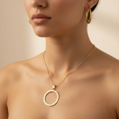 Na modelke – detail krku