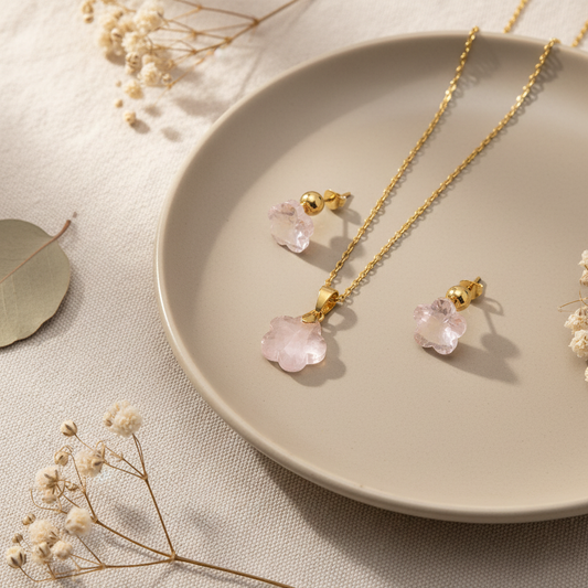 Set s ružovými kvietočkami – Harakka luxusný flat lay