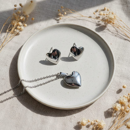 Strieborný set srdce – luxusný flat lay Harakka
