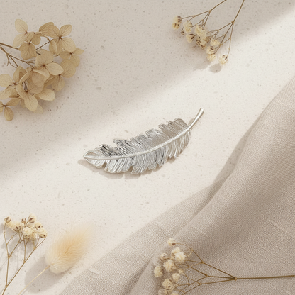 Strieborná spona Lístoček – Harakka flat lay