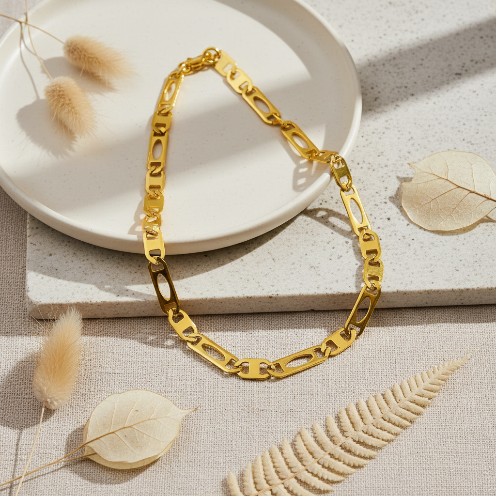 Zlatá retiazka – Harakka luxusný flat lay